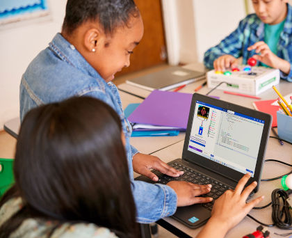 kids using a pc for learning purposes